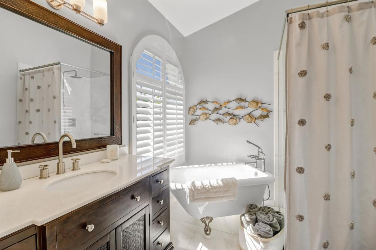 Cozy Beach House - 5 Minutes From Vanderbilt Beach North North Naples エクステリア 写真