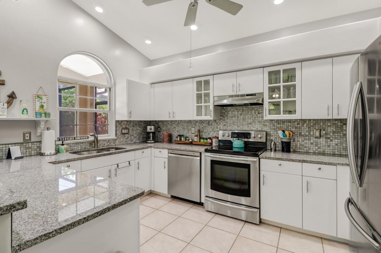 Cozy Beach House - 5 Minutes From Vanderbilt Beach North North Naples エクステリア 写真